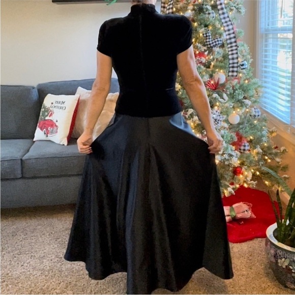 TADASHI SHOJI Vintage Black Velvet and Taffeta Gown - Picture 6 of 15